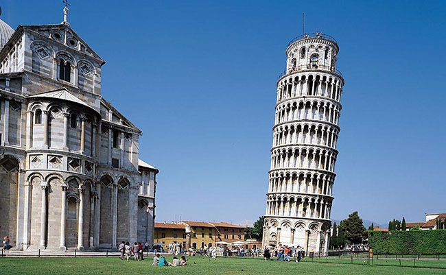 leaning pisa tower
