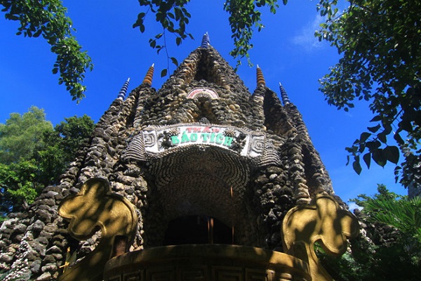 relics tower - pagoda from van 