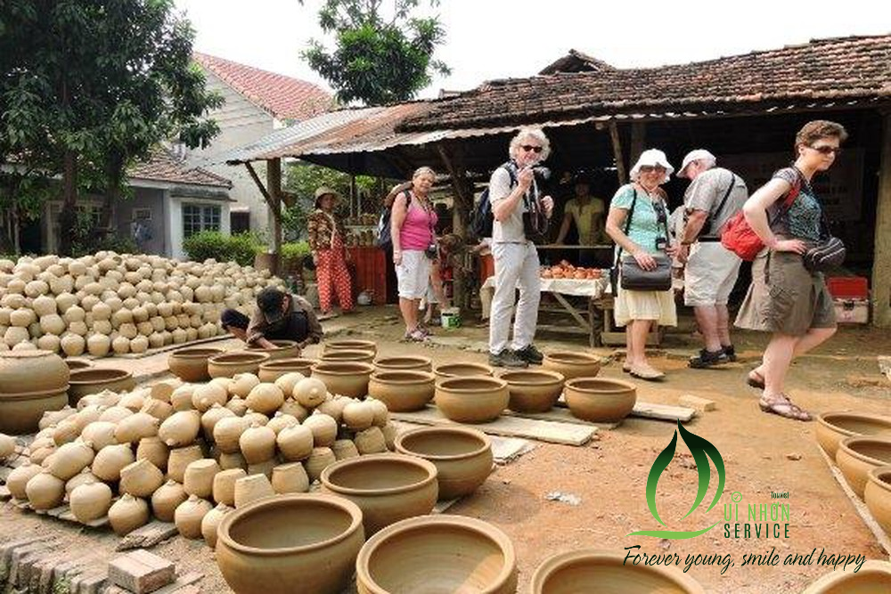 QNS 관광객의 관광객 방문 도자기 마을-Binh Dinh Traditional Craft Village
