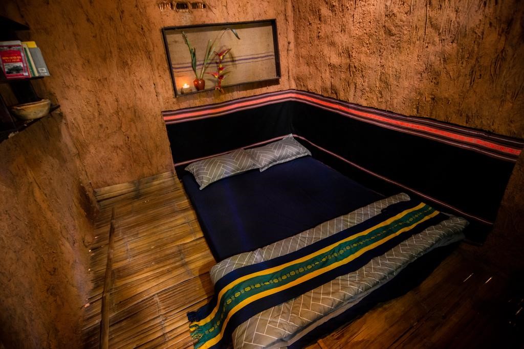 Phòng ngủ đơn giản nhưng hài hòa và mang đậm chất Tây Nguyên
